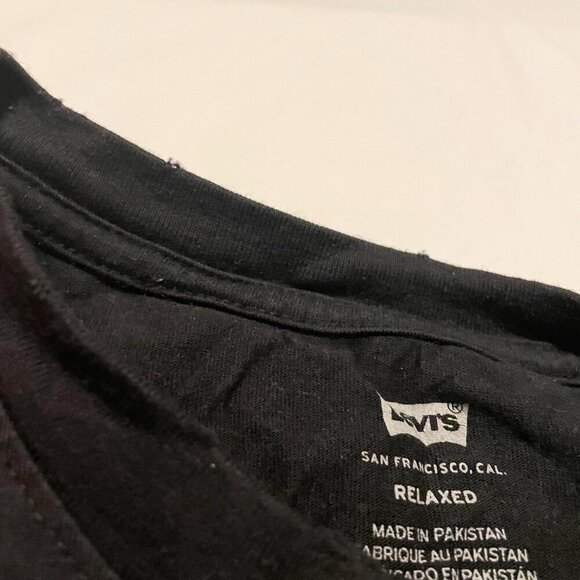 Levis Distressed Relaxed Fit Tshirt Mens Size Medium Shirt - Picture 4 of 16